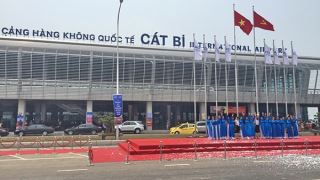ung dung dac biet cua man hinh quang cao aha 49 inch va man hinh quang cao jc vision 49 inch tai san bay quoc te cat bi