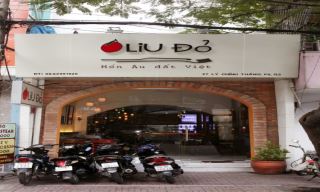 man hinh led xem bong da thay the may chieu va cac thiet bi trinh chieu khac tai nha hang o liu do