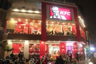giai phap man hinh quang cao hien thi thuc don va dat mon an  tai kfc pho hue