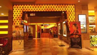 ung dung cong nghe man hinh quang cao gioi thieu cac bo phim va dich vu an uong tai rap phim lotte cinema diamond plaza