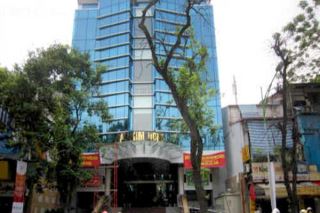 ung dung cong nghe man hinh quang cao gioi thieu cac bo phim va dich vu an uong tai rap kim dong